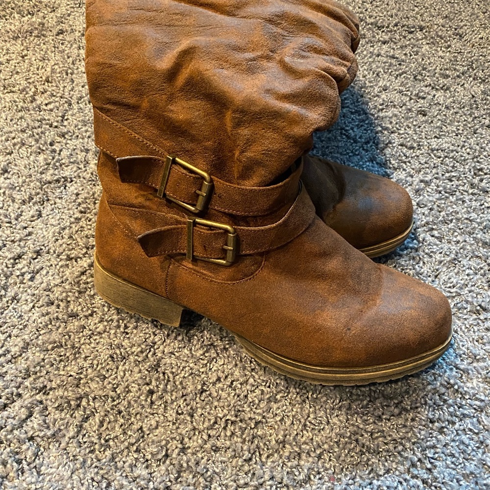 Brown boots. Furlined. So comfy! - Picture 7 of 8
